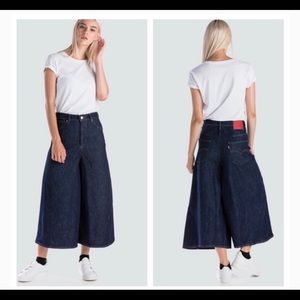 Levi’s Engineered Wide Leg Cropped Jeans Sz 24